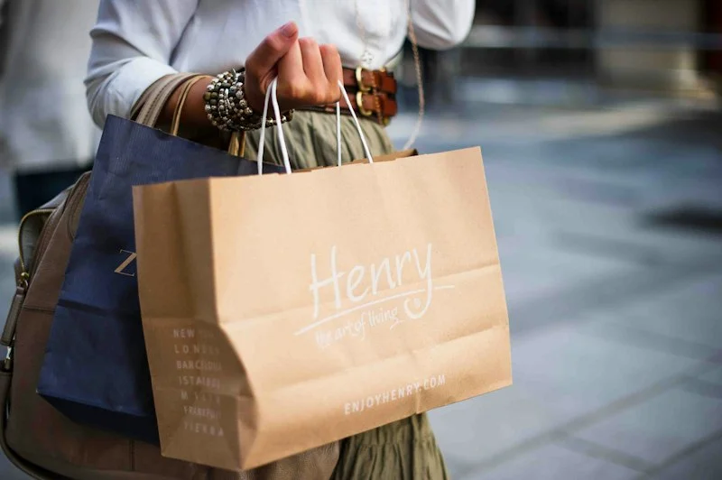 Retail & E-commerce